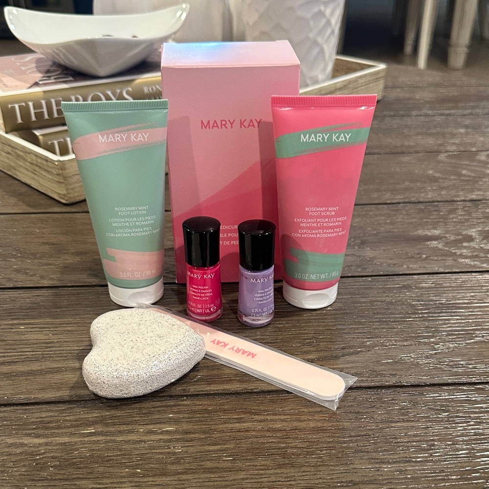 Mary Kay pedicure set and nail Collection - Pink and Purple - Picture 1 of 5
